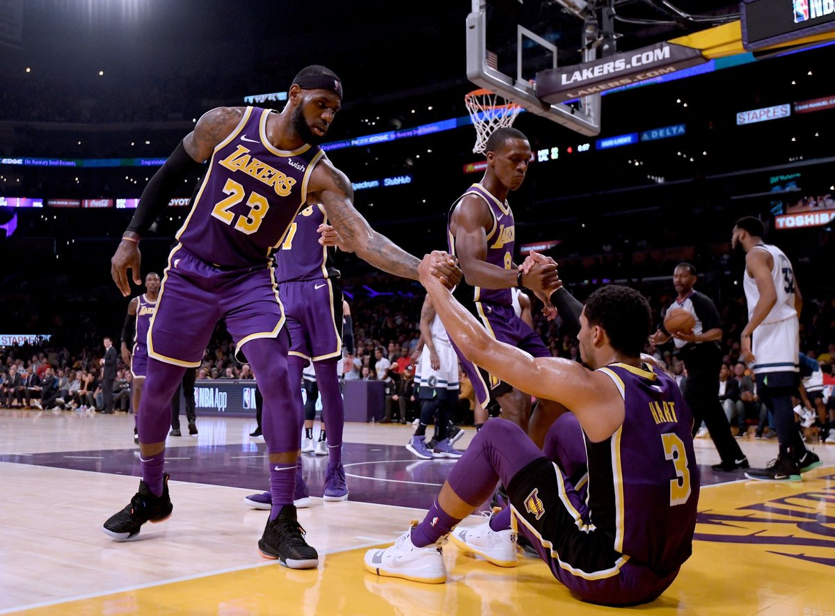 LeBron không thể nhường áo số 23 cho Anthony vì lý do thế này đây